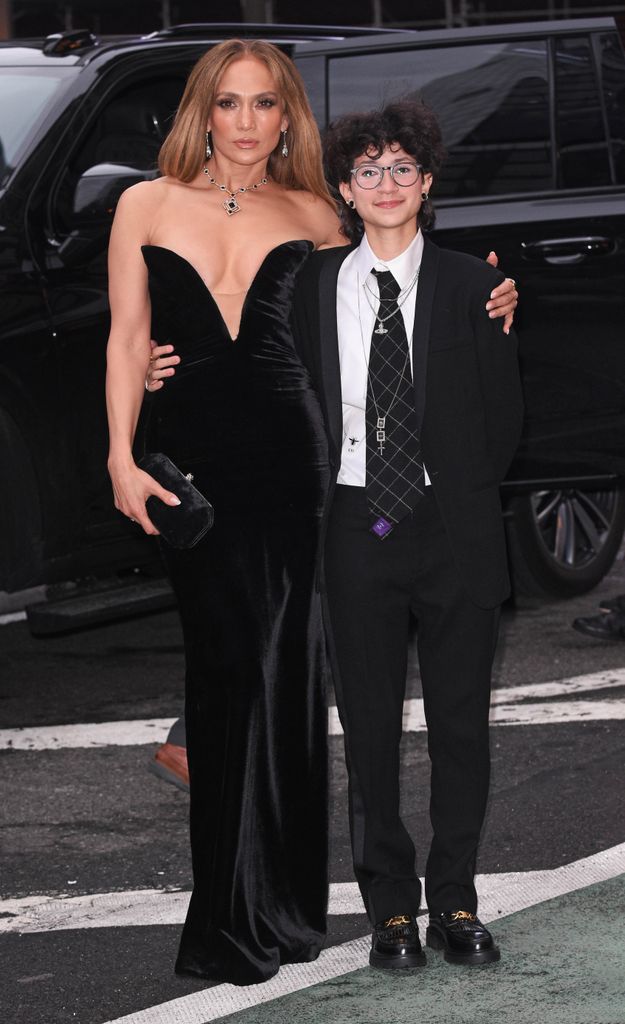 Jennifer Lopez and Emme Muñiz llegan juntas al estreno de "Good Night, and Good Luck!"
