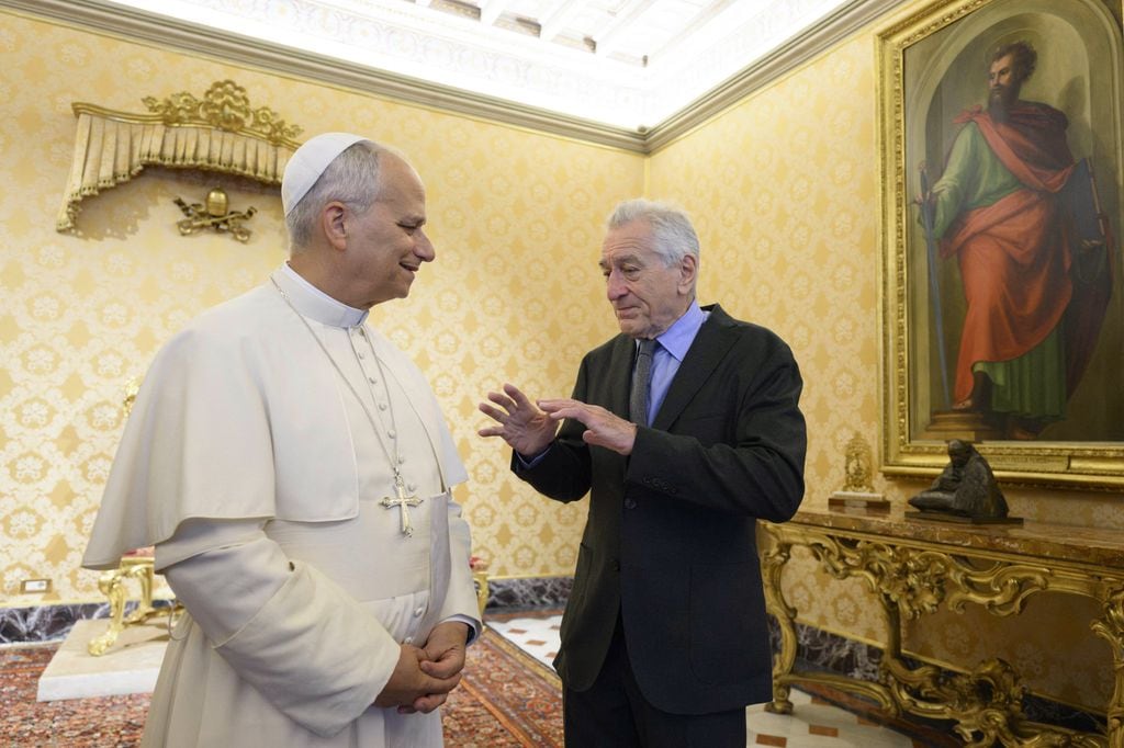 Leo XIV y Robert De Niro en el Vaticano el 7 de noviembre de 2025