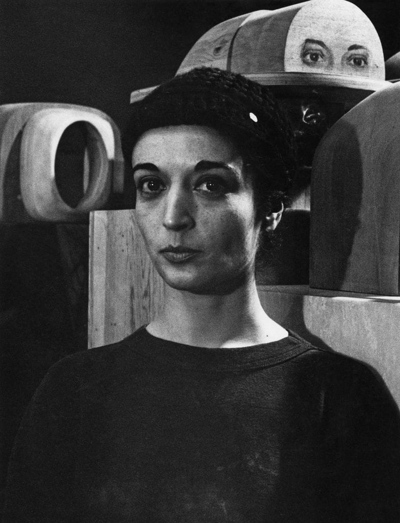 Sculptor Marisol Escobar, circa 1960.  (Photo by Erika Stone/Getty Images)