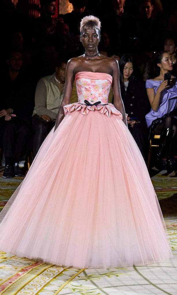viktor amp rolf la rom ntica propuesta de su colecci n primavera verano2023