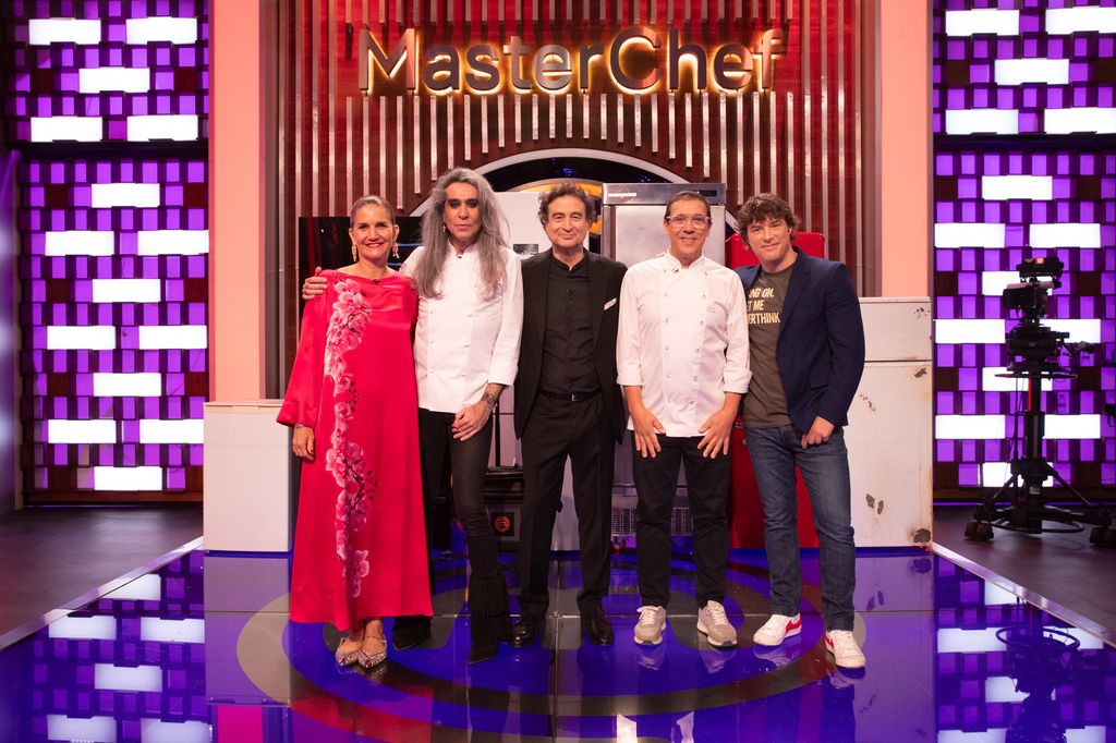 Mario Vaquerizo y el chef Francis Paniego, junto a los jueces del programa.