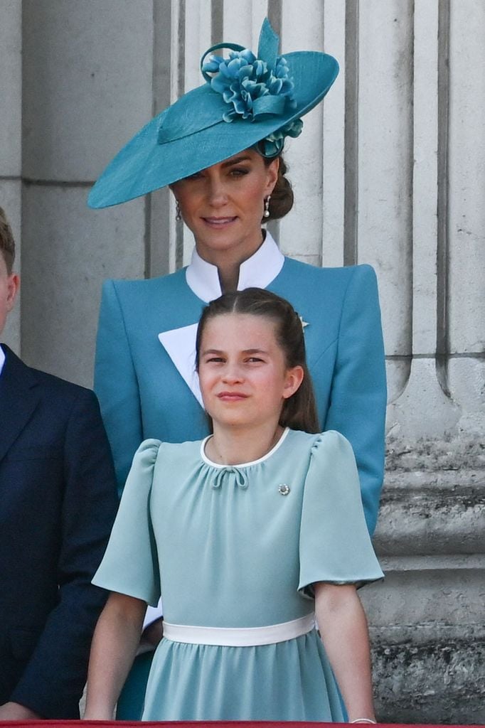 Kate Middleton y su hija, la princesa Charlotte, coordinaron sus elegantes atuendos
