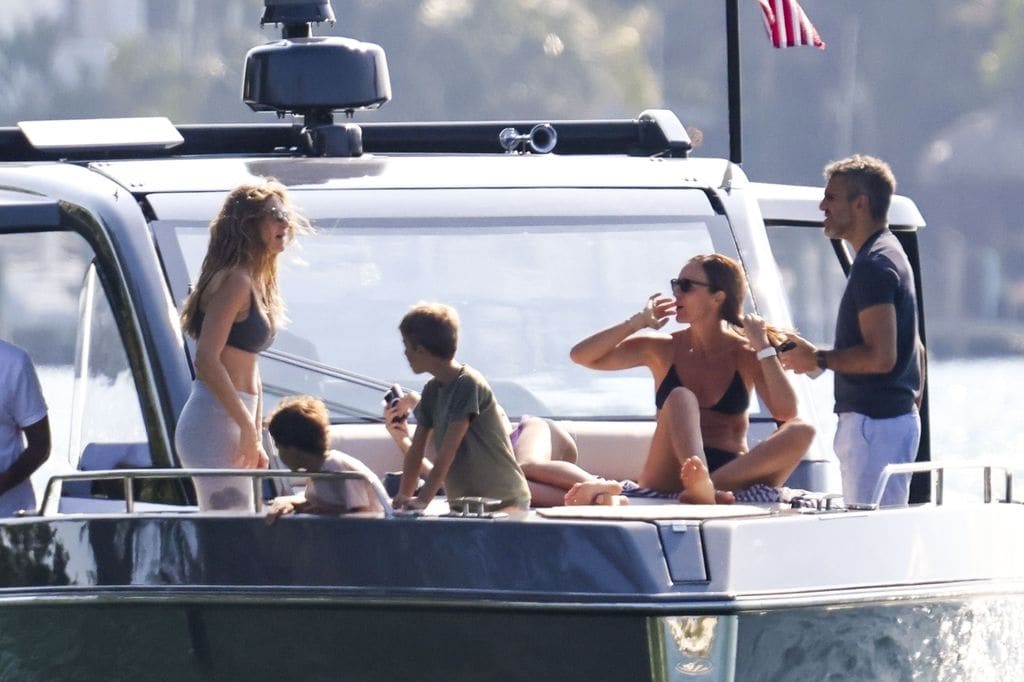 Gisele Bündchen y Joaquim Valente se muestran cariñosos en un paseo en bote en Miami