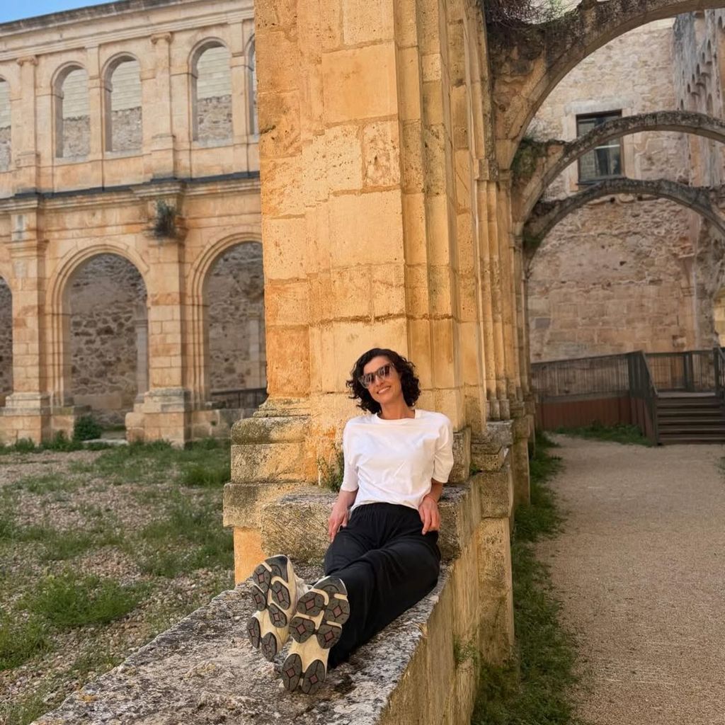 Blanca Romero ha visitado el Monasterio de San Pedro de Arlanza.