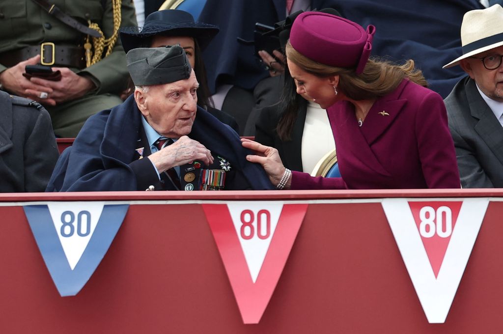 Kate Middleton reaparece con el resto de la Familia Real británica para el Día de la Victoria