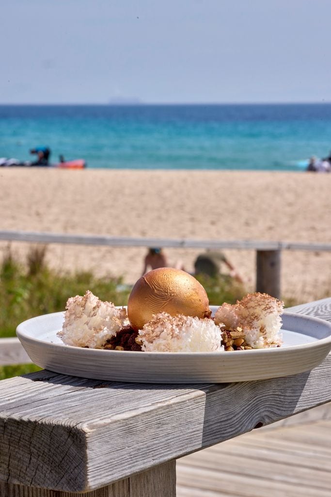 BiBo Tarifa es el beach club de Dani García ubicado a los pies de la Playa de Valdevaqueros.