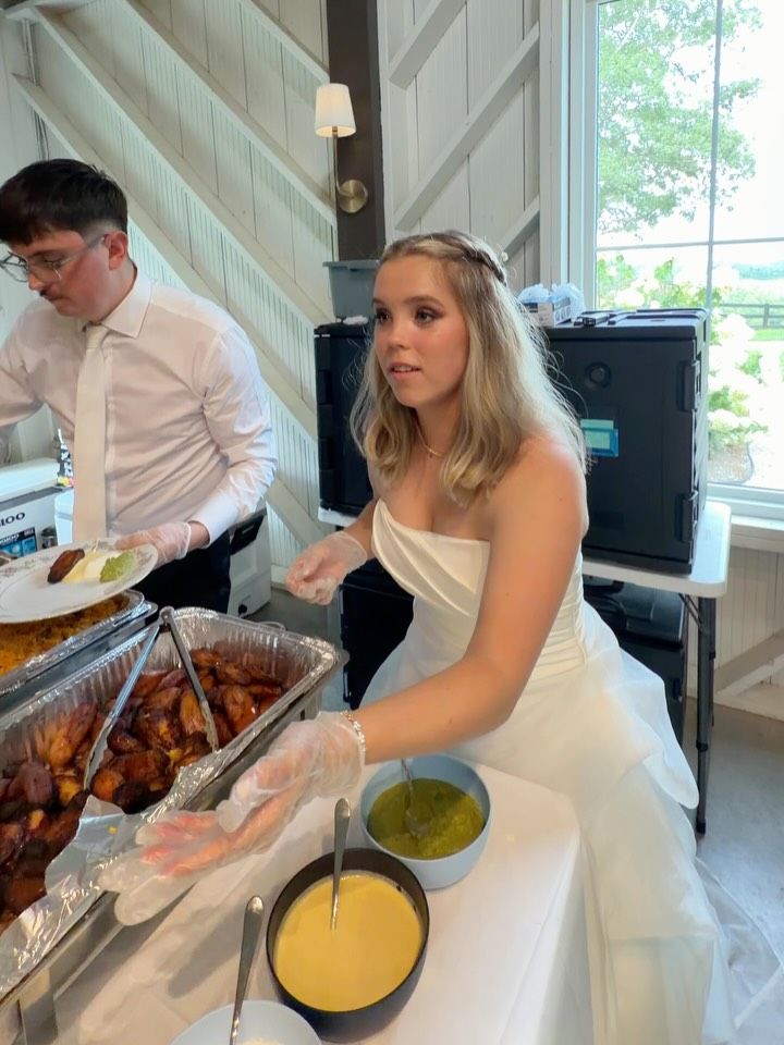 Los novios se encargaron de atender personalmente a sus invitados.