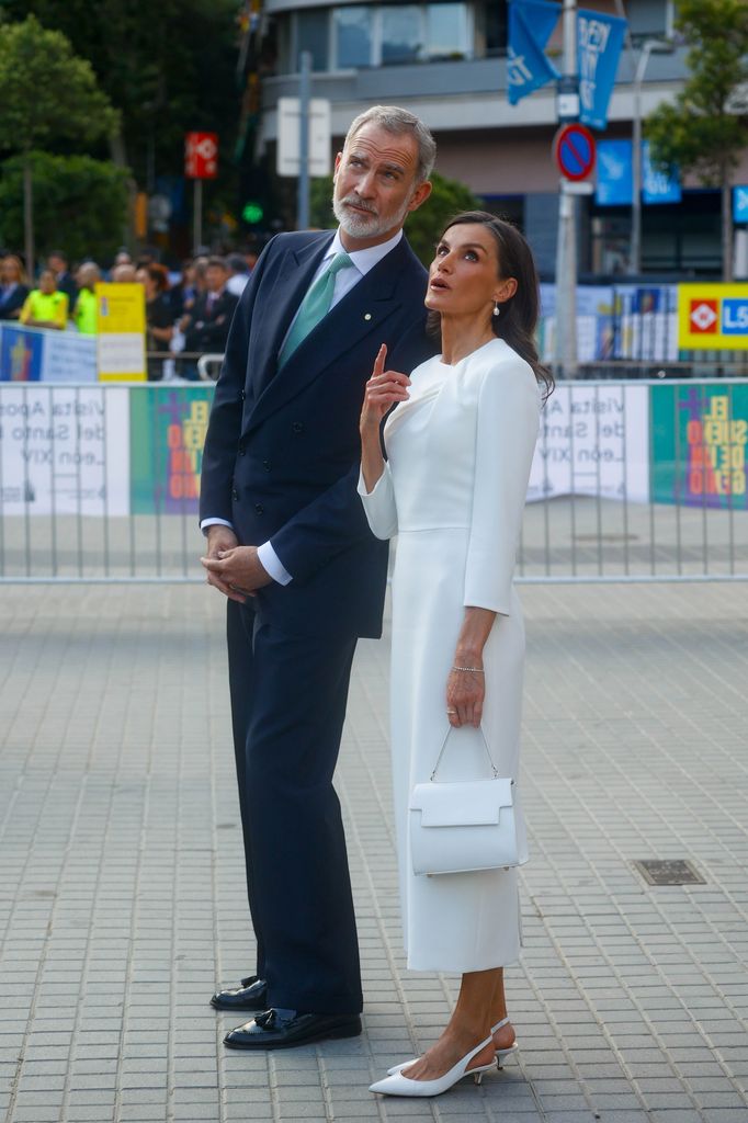 Los Reyes contemplando las torres de la Sagrada Familia 