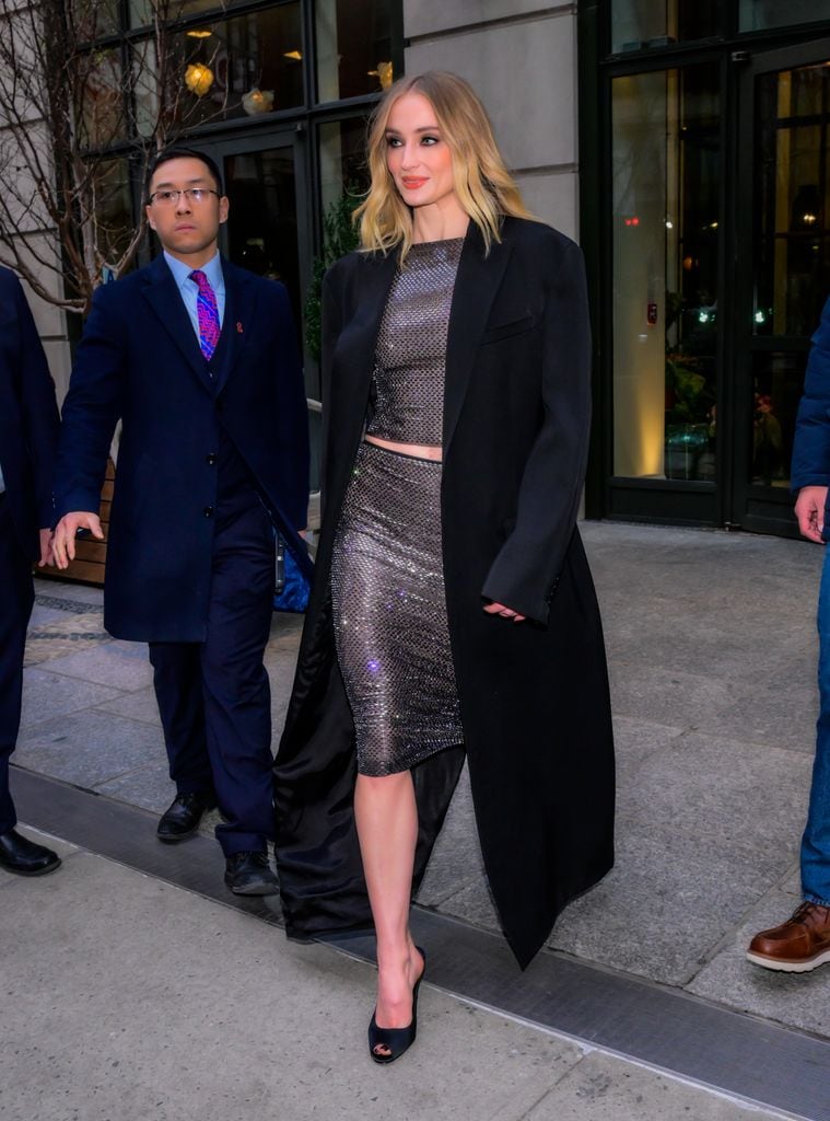 Sophie Turner apuesta por un maquillaje tipo 'soft goth'.