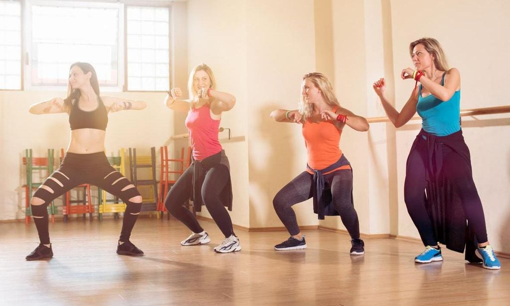 Mujeres en clase de baile