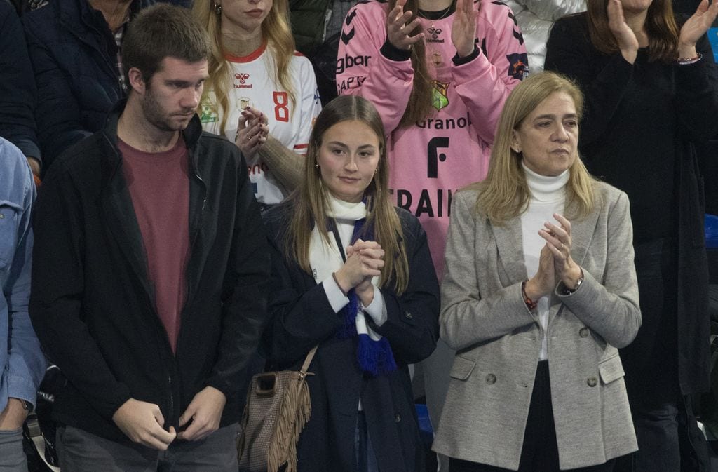 La infanta Cristina con Johanna Zott y Juan Urdangarin anima a Pablo Urdangarin en su partido de balonmano en Barcelona 18  December 2024