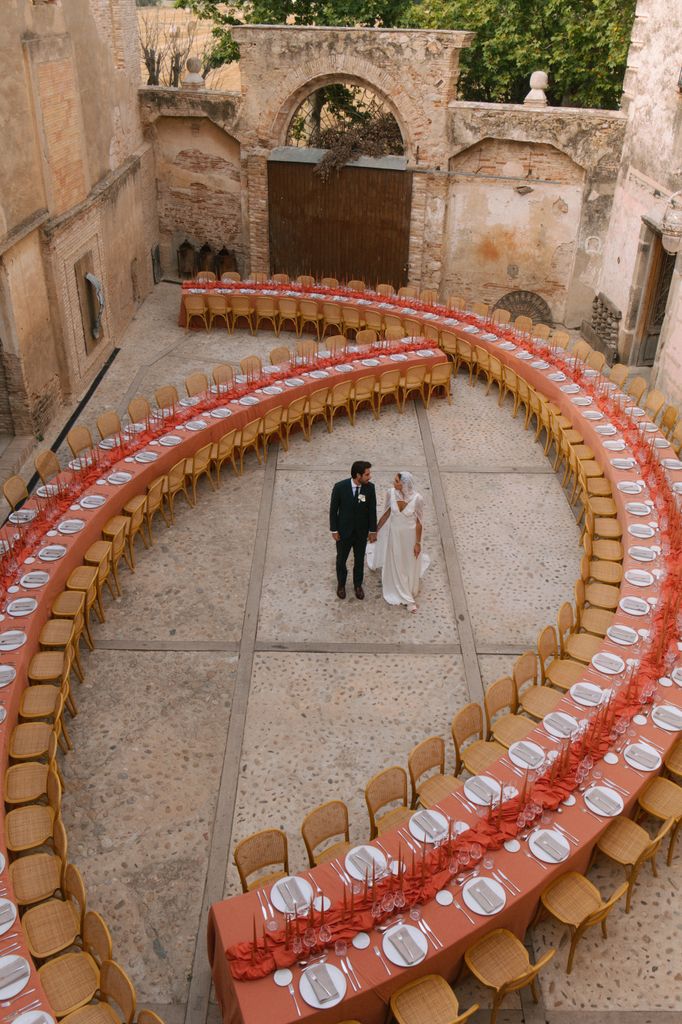 Decoración de bodas con mesas curvas