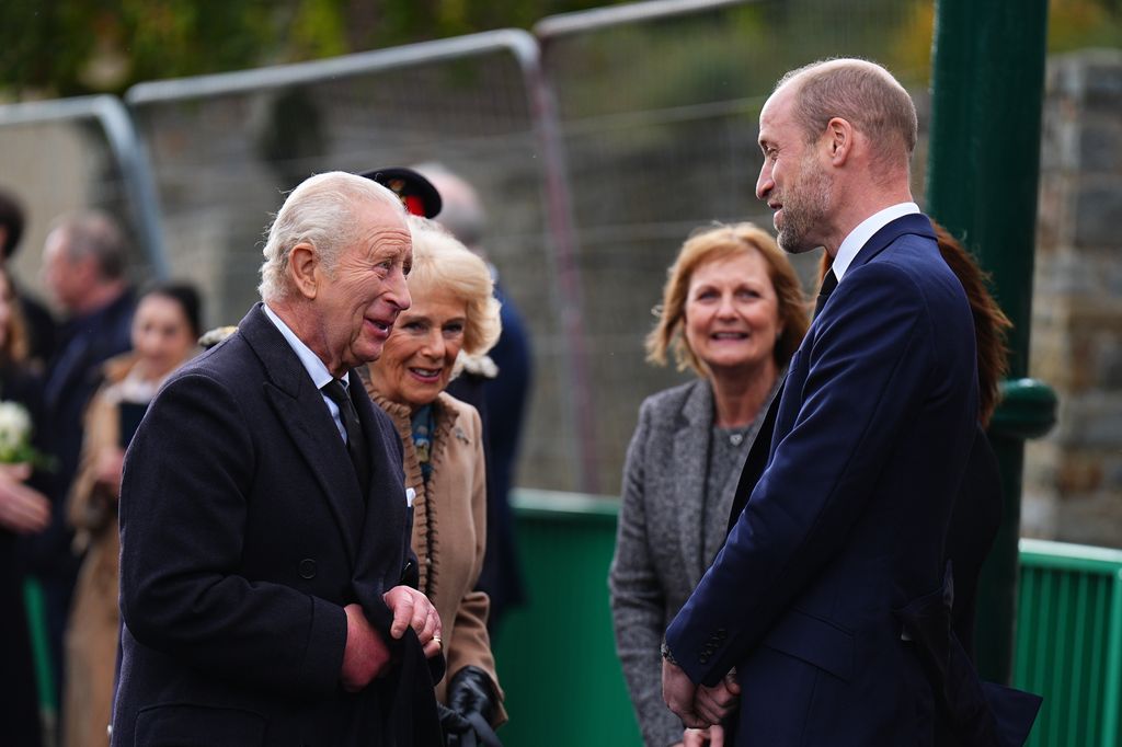 El rey Carlos III, la reina Camilla y el príncipe Guillermo se han desplazado a Gales para el 60 aniversario de la tragedia de Aberfan