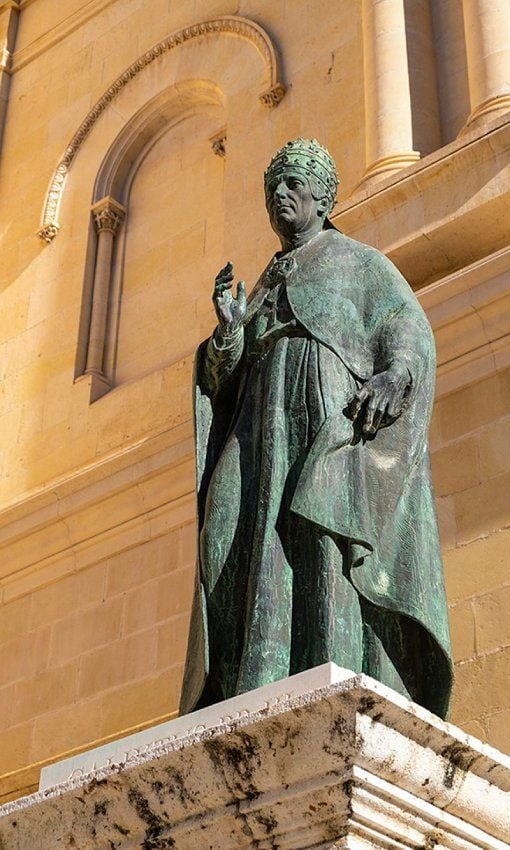 Estatua del papa Calixto III.