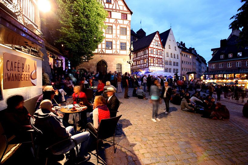 Nuremberg-plaza-bares