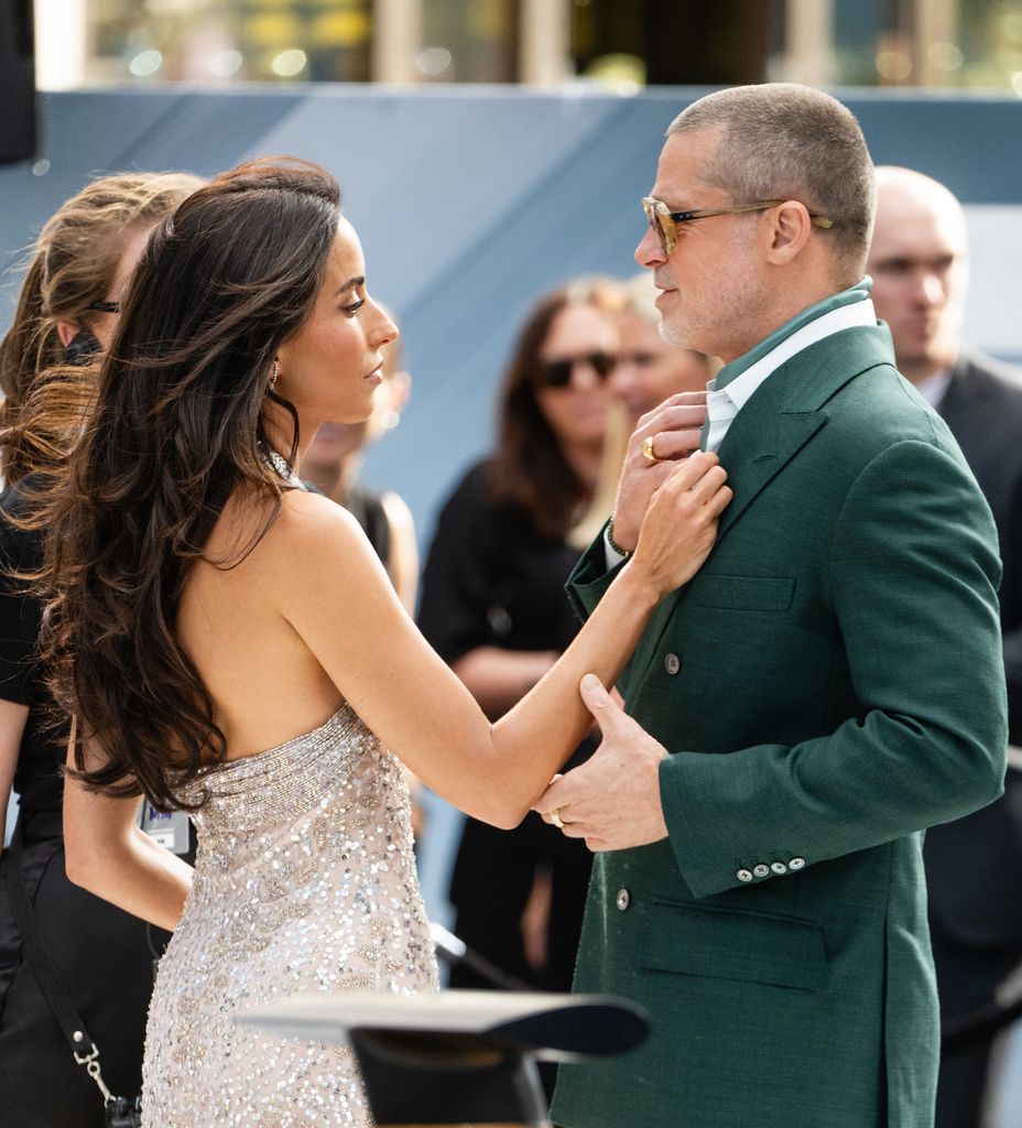Brad Pitt y Inés de Ramon en el estreno de F1: La Película