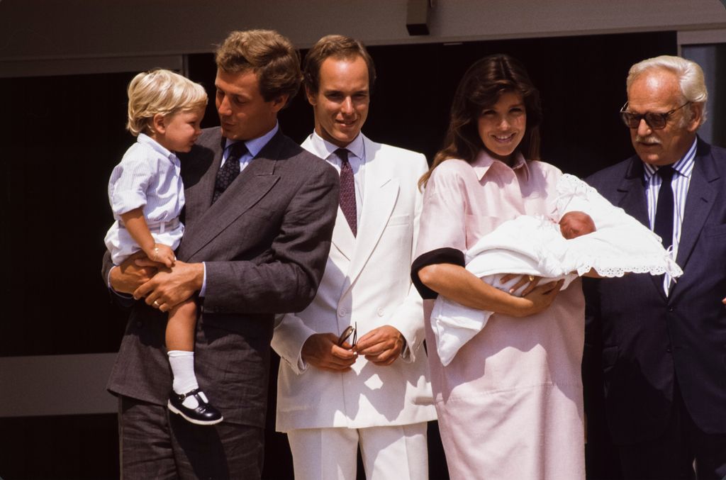 Carolina de Monaco y Stefano Casiraghi en la presentación de su hija Carlota en compañía del Rainiero III de Mónaco