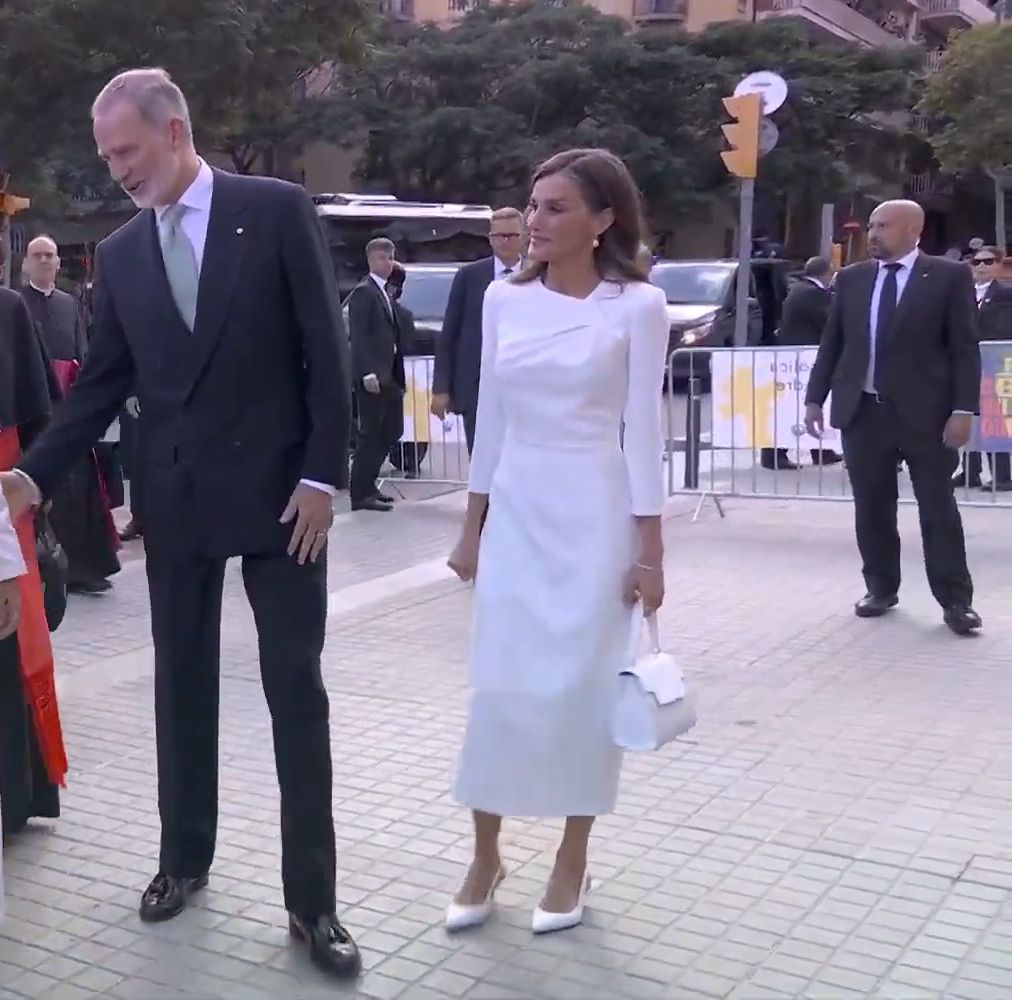 La reina Letizia cierra el círculo en su tercer acto con el papa León XIV rescatando el simbólico vestido que lo vio convertirse en Santo Padre