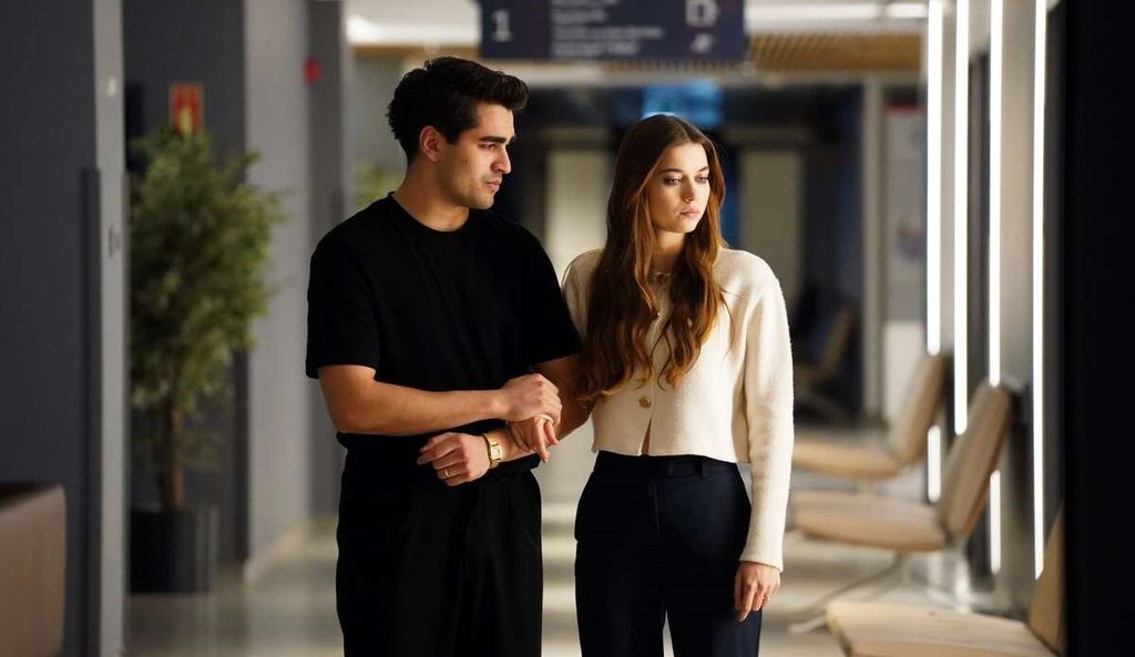 Afra Saraçoğlu y Mert Ramazan Demir, de 'Una nueva vida', entre rumores de ruptura y un nuevo amor