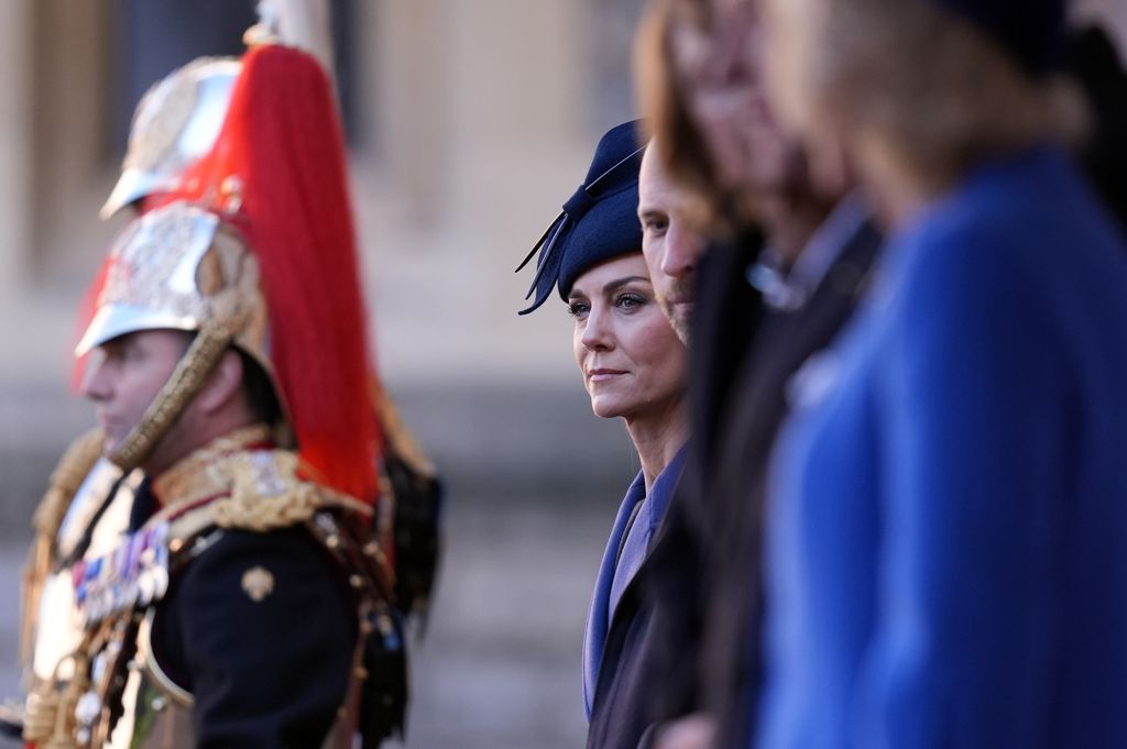 Los príncipes de Gales afianzan así su presencia con una labor que si bien no es nueva, ya que eran todavía duques de Cambridge cuando la pandemia les obligó a dar un paso al frente y encargarse de puntuales recibimientos de mandatarios extranjeros, pero que ya forma parte de un protocolo que se ha establecido en este último semestre del 2025