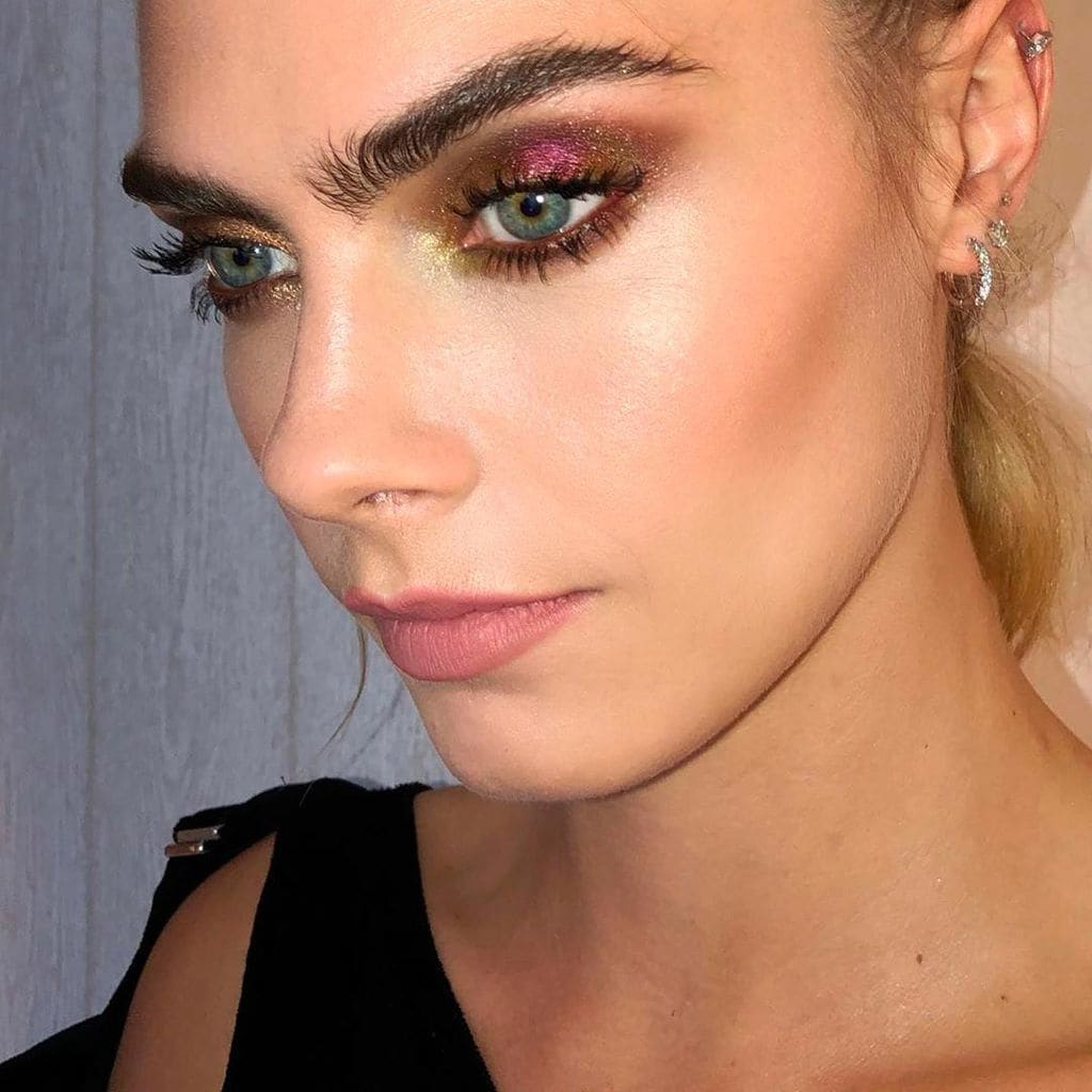 cara delevigne presume ojos metalizados