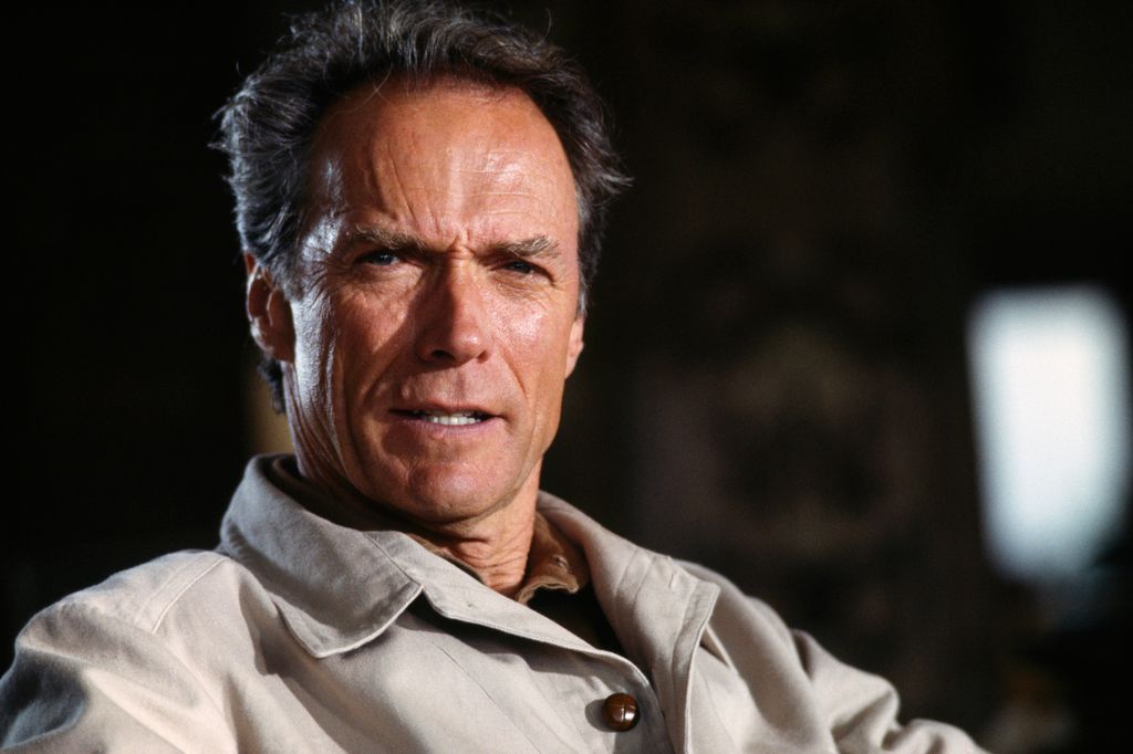 El actor y director Clint Eastwood en el set de 'Cazador blanco, corazón negro' 