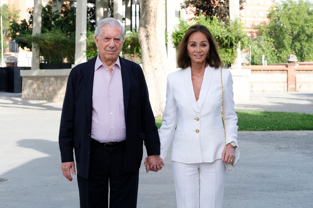 Isabel Preysler se enteró del fallecimiento de su expareja, Mario Vargas Llosa, acompañada de sus hijos