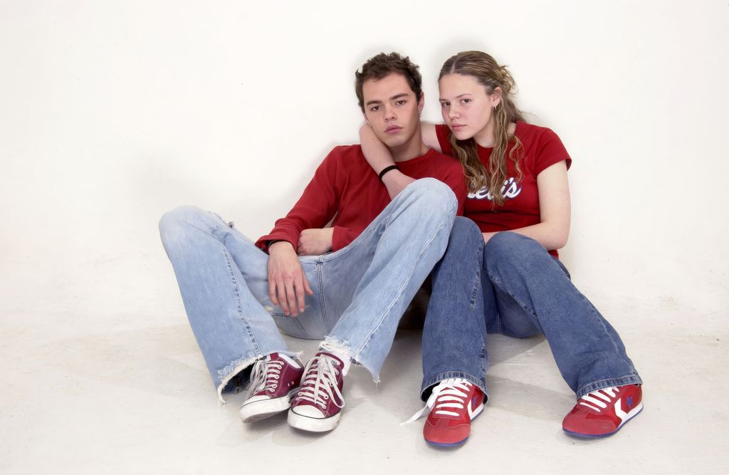 Jesse & Joy iniciaron su camino en la música desde muy jóvenes, lanzando su primer álbum en 2006