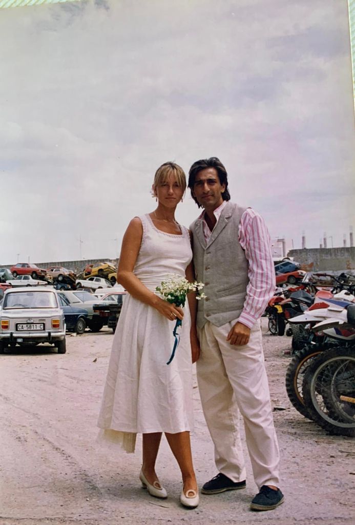 Mariola Orellana y Antonio Carmona cuando fueron a recoger el coche que se llevó la grúa