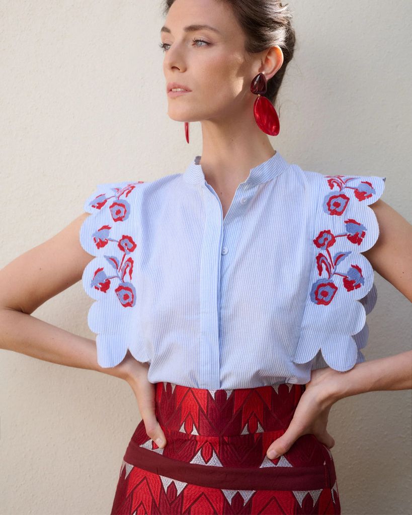 Camisa con bordados de Inés Domecq para The IQ Collection