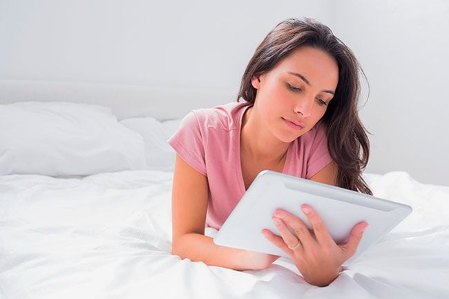 Mujer con una tablet