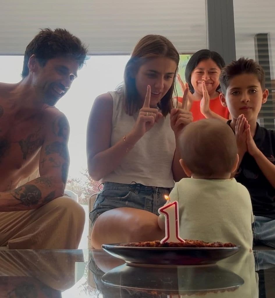 Michelle Renaud, Matías Novoa y MArcelo le cantaron el Happy Birthday a Milo