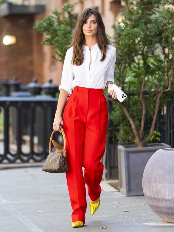 Emily Ratajkowski cambio de look melena suelta