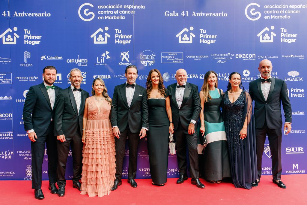 Borja Sémper y Bárbara Goenaga con los organizadores del evento