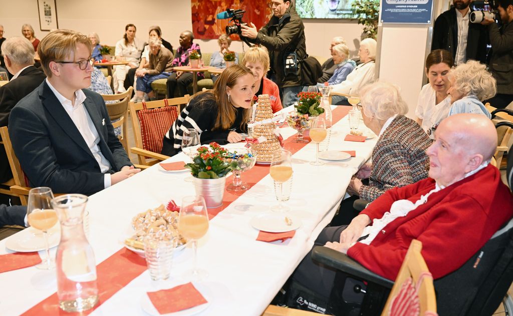 En menos de 24 horas y tras un mes de ausencia, el príncipe Sverre ha regresado a la agenda oficial en compañía de su hermana 