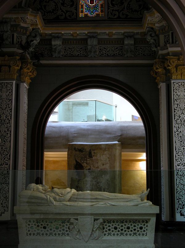 Mausoleo de alabastro y bronce en el que actualmente reposan los restos de Diego de Marcilla e Isabel de Segura, obra del escultor Juan de Ávalo ©Fundación Amantes de Teruel 