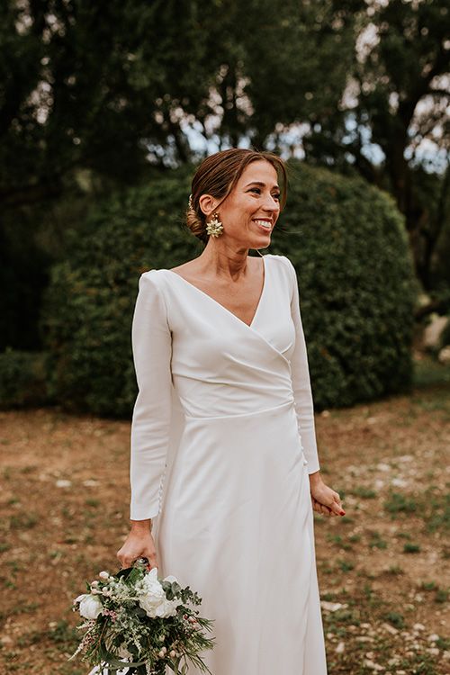 vestido novia sencillo escote pico colour nude