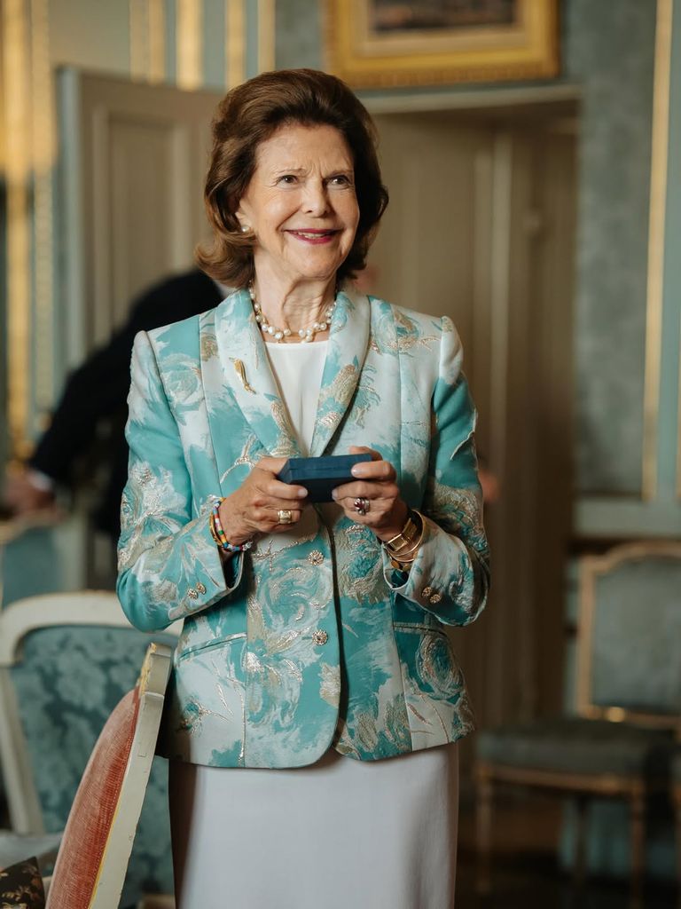 La reina Silvia con la Medalla Serafín