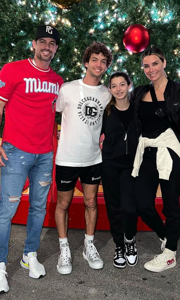 William Levy con Elizabeth y sus hijos