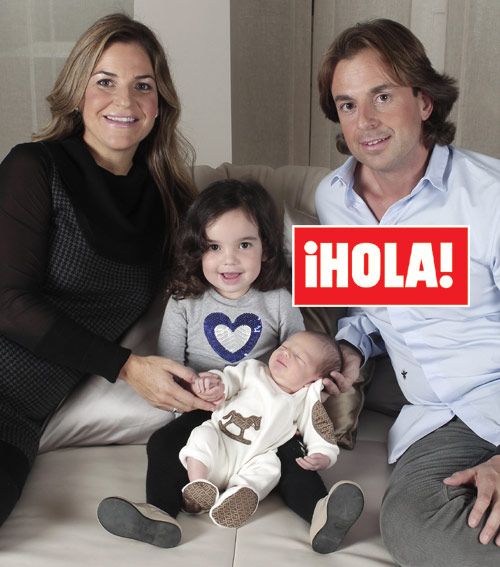 Arantxa Sánchez Vicario y su marido, Josep Santacana, presentan esta semana en ¡HOLA! a Leo, su segundo hijo, y posan junto a su hija, Arantxa, que nació en febrero de 2009