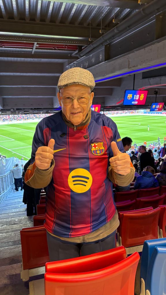 La camiseta con su apellido y el número 10 fue el recuerdo de una jornada que significó mucho más que un partido