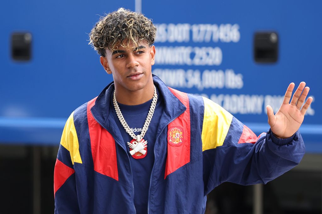 Lamine Yamal es una de las estrellas juveniles del futbol internacional.