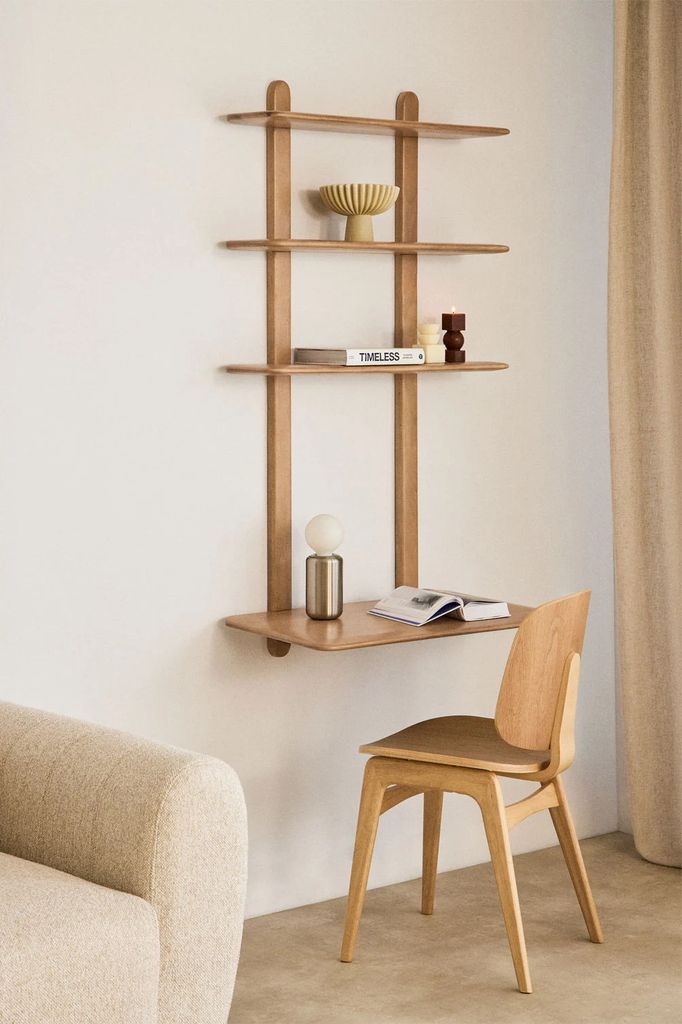 Escritorio con estantería de pared