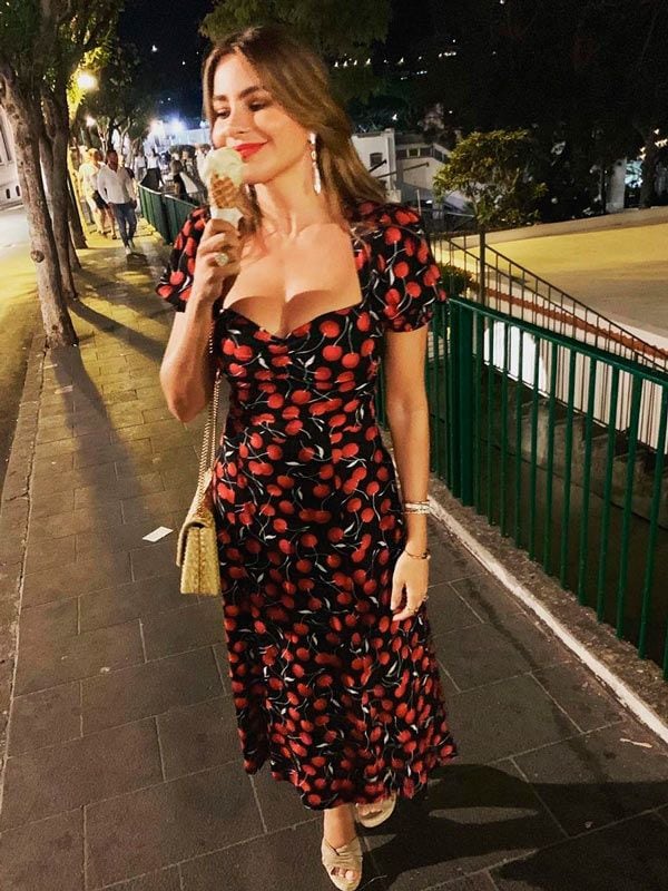 Sofía Vergara se come un helado