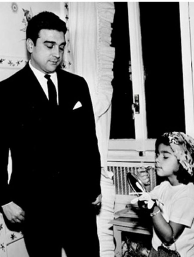 El Pescaílla junto a su primogénita, Lolita Flores, cuando era pequeña