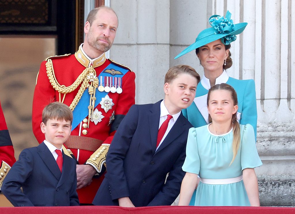 Los príncipes de Gales junto a George, Charlotte y Louis