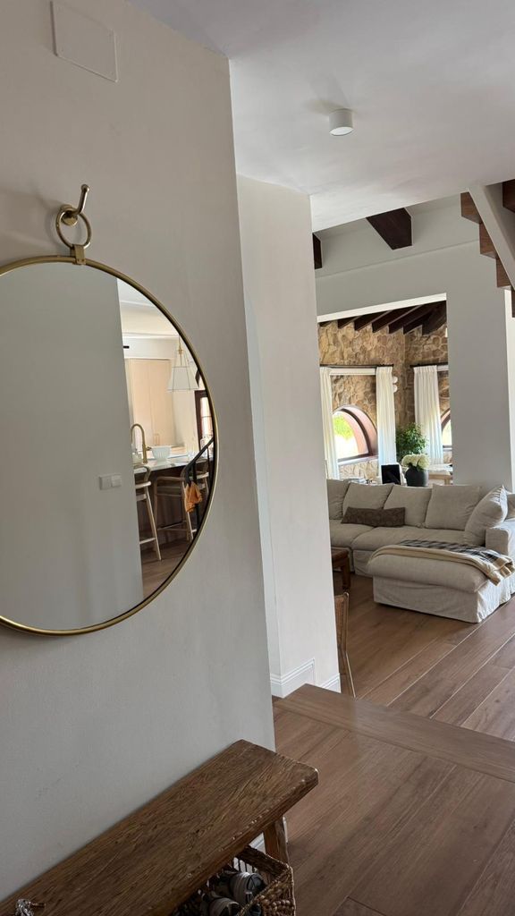 Así es por dentro la casa de la escritora Mercedes Ron