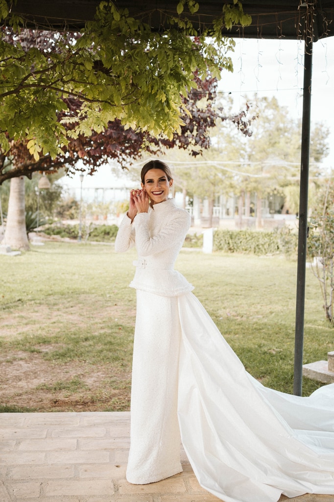 Boda viral córdoba vestido con peplum y tweed de Rafa Valverde