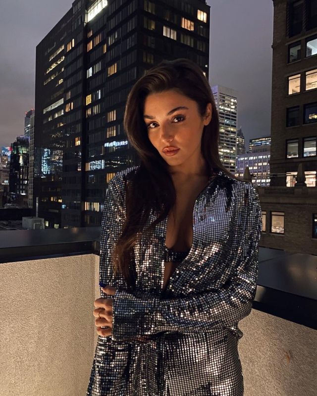 Hande Erçel vuelve a televisión con dos nuevos proyectos con registros con los que sorprenderá
