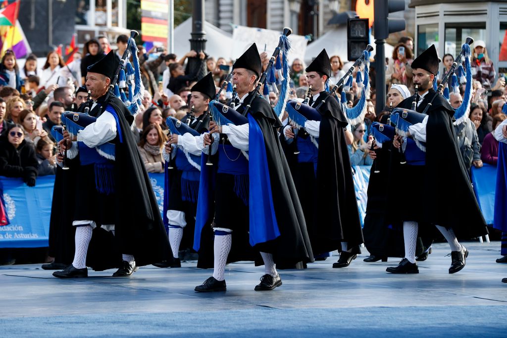 Los gaiteros en los minutos previos a la ceremonia de entrega de los Premios Princesa de Asturias 2026